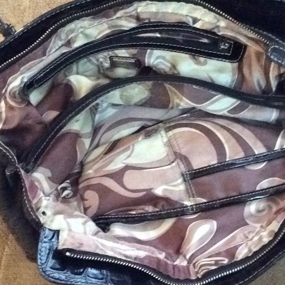 Guess black purse - Picture 3 of 4